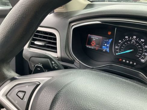 Used 2017 Ford Fusion SE w/ Fusion SE Technology Package FWD image 20