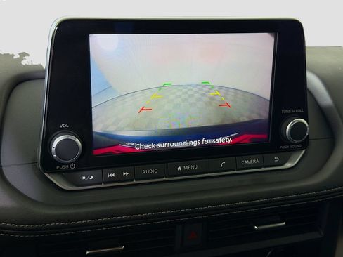 Used 2023 Nissan Rogue SV FWD image 18
