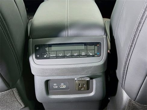 New 2025 Nissan Pathfinder Platinum w/ Black Appearance Package AWD/4WD image 29