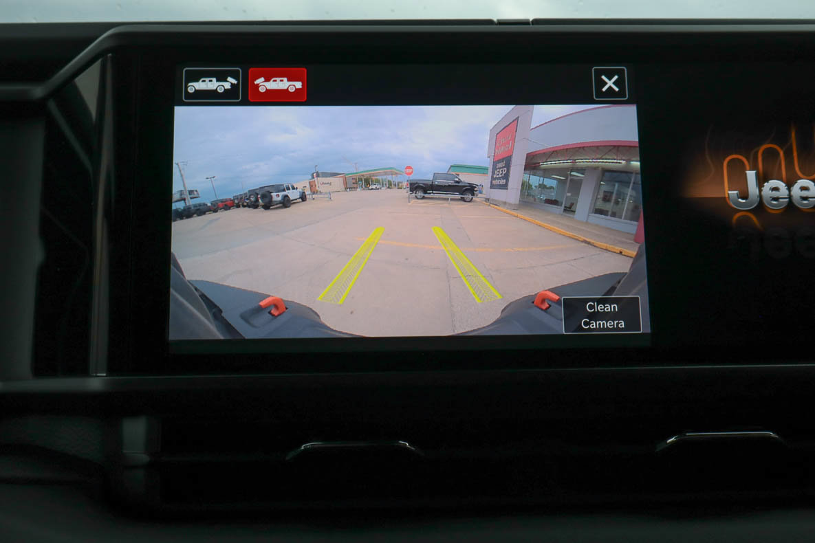 Used 2025 Jeep Gladiator Mojave w/ Convenience Group AWD/4WD image 12