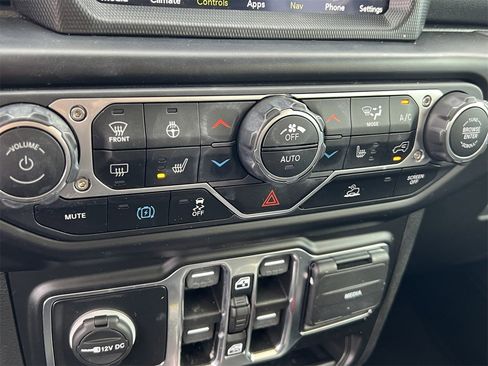 Used 2022 Jeep Wrangler Unlimited Sahara w/ Cold Weather Group image 19