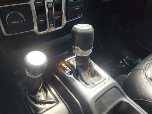 Used 2021 Jeep Gladiator Overland AWD/4WD image 26