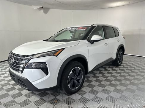 Certified 2024 Nissan Rogue SV FWD image 4