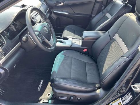 Used 2014 Toyota Camry SE w/ Moonroof Package image 22