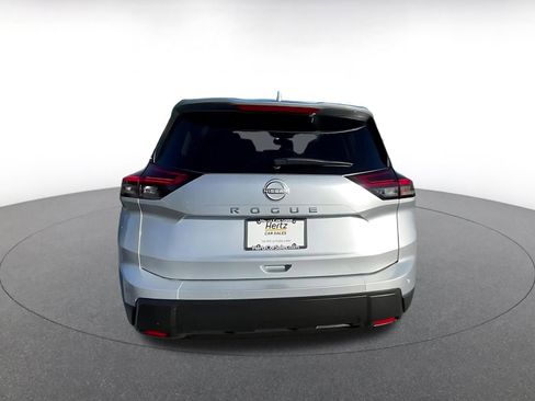 Used 2025 Nissan Rogue SV image 10