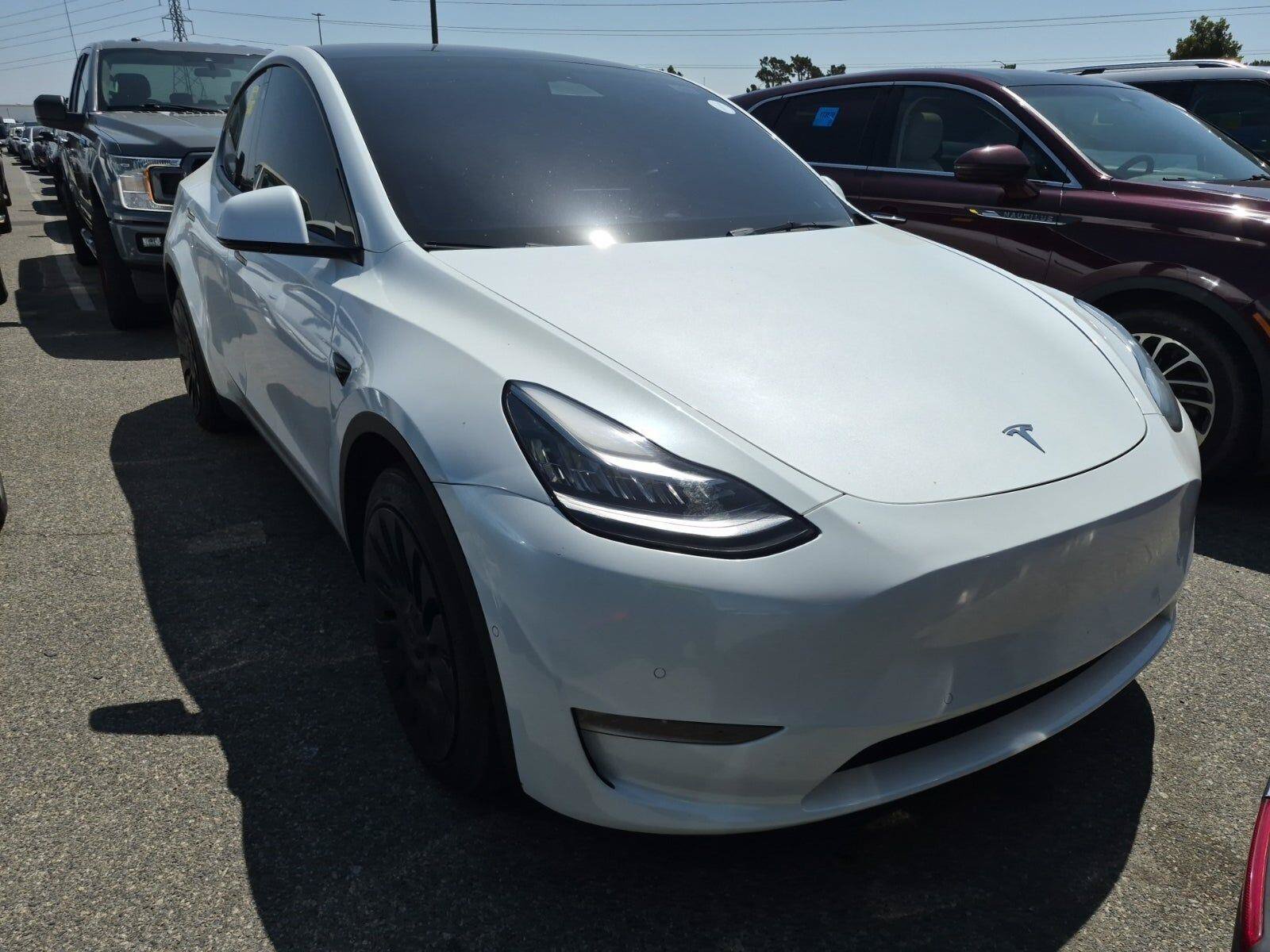 Used 2022 Tesla Model Y Long Range AWD/4WD image 2