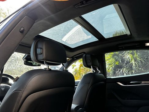 Used 2021 Maserati Levante image 34