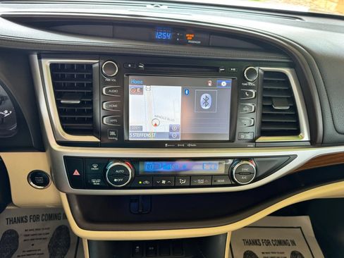Used 2017 Toyota Highlander Limited Platinum FWD image 13