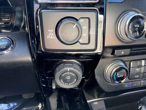 Used 2017 Ford F150 Lariat w/ Equipment Group 502A Luxury AWD/4WD image 38