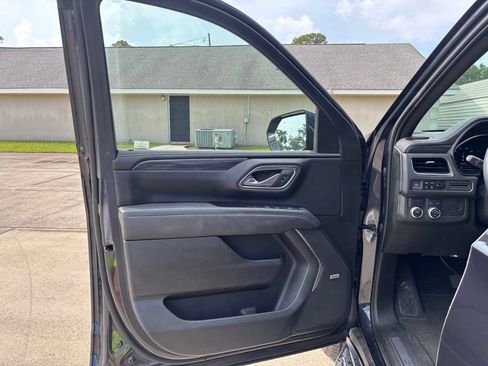 Used 2023 GMC Yukon XL SLT w/ SLT Luxury Package RWD image 10