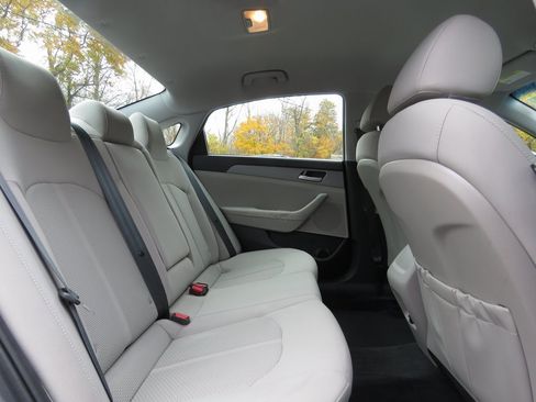 Used 2019 Hyundai Sonata SE image 16