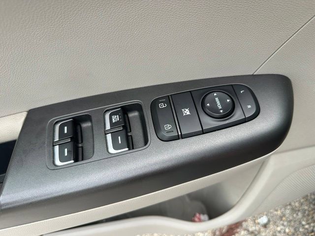 Used 2021 Kia Sportage LX FWD image 17