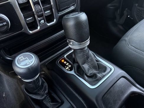 Used 2022 Jeep Wrangler Unlimited Sport w/ Sun And Sound Package AWD/4WD image 18