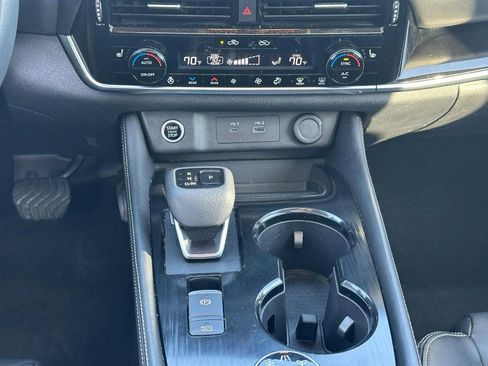 Used 2023 Nissan Rogue SL w/ SL Premium Package image 15