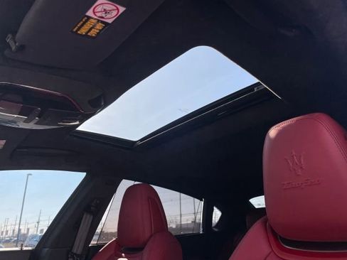 Used 2021 Maserati Quattroporte Trofeo image 41