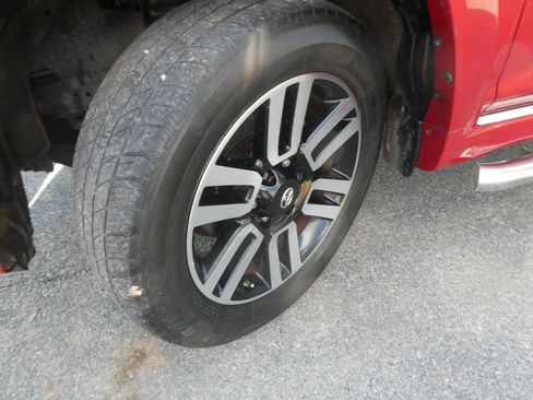 Used 2014 Toyota 4Runner Limited image 33