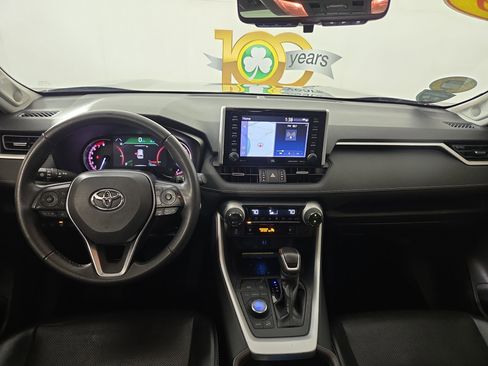 Used 2019 Toyota RAV4 Limited image 13