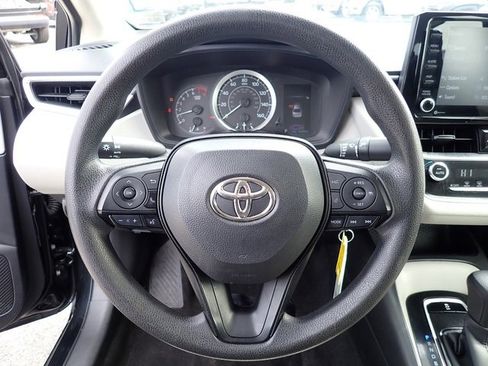 Used 2022 Toyota Corolla LE image 20