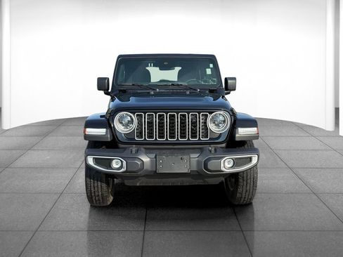 Used 2025 Jeep Wrangler Unlimited Sahara AWD/4WD image 2