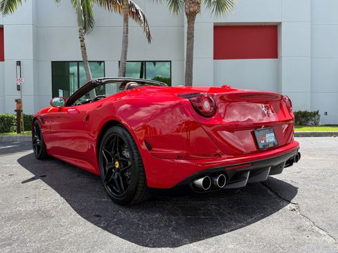 Used 2017 Ferrari California T RWD image 15