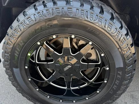 Used 2021 RAM 1500 Laramie AWD/4WD image 9