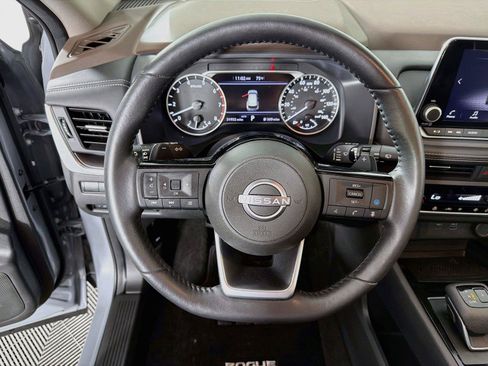 Used 2023 Nissan Rogue SV AWD/4WD image 3