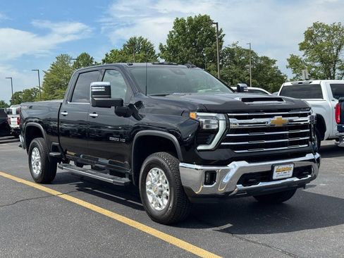 Used 2026 Chevrolet Silverado 2500 LTZ AWD/4WD image 2