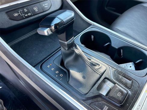 Used 2025 Kia Carnival image 17