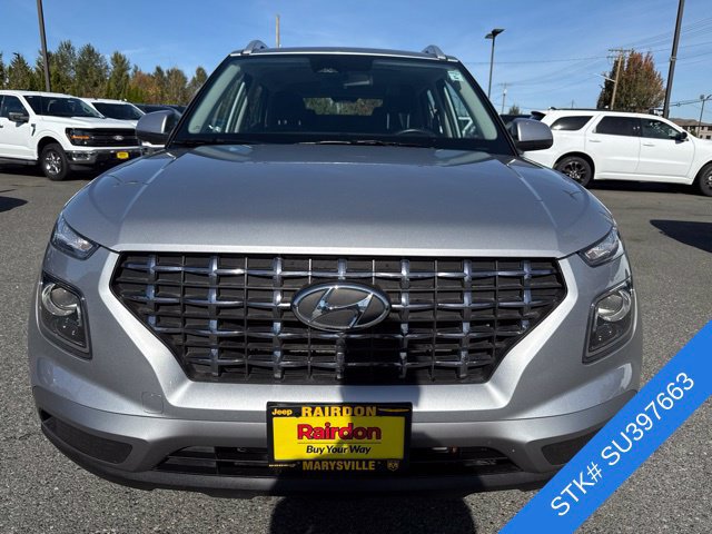 Used 2025 Hyundai Venue SEL FWD image 2
