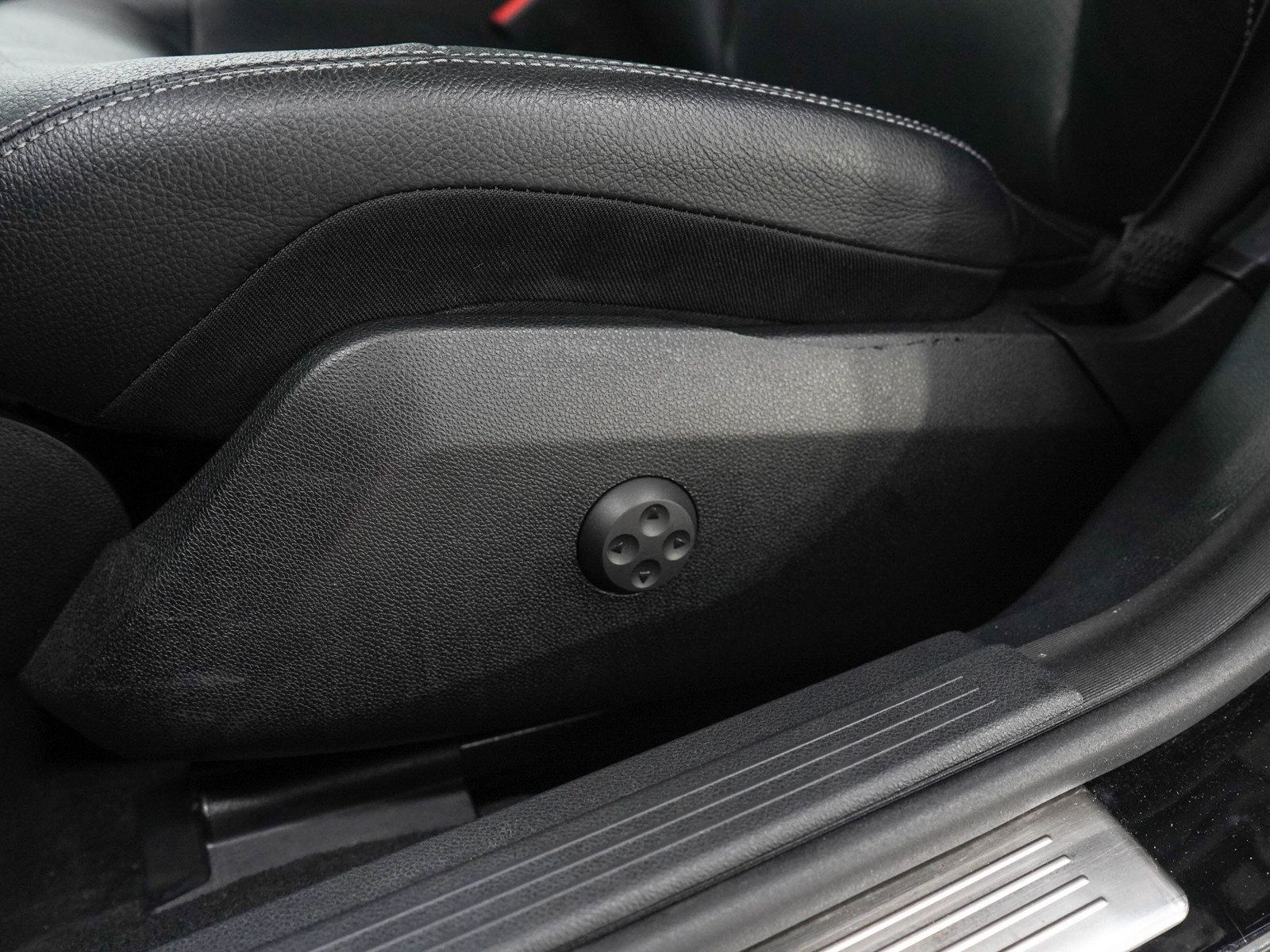 Used 2016 Mercedes-Benz E 350 4MATIC Sedan image 21