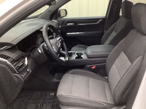 Used 2025 GMC Acadia Elevation image 16