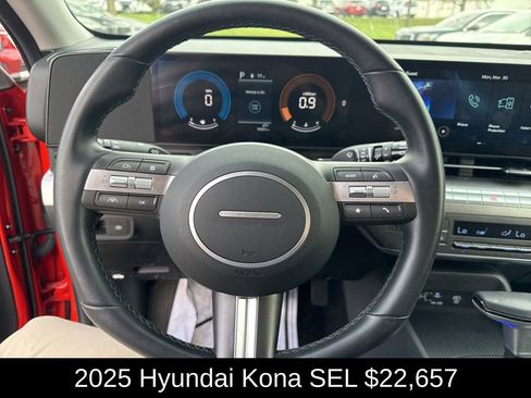 Used 2025 Hyundai Kona SEL image 21