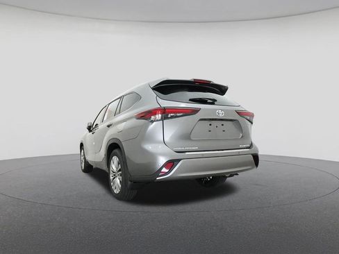 New 2026 Toyota Highlander Platinum image 22