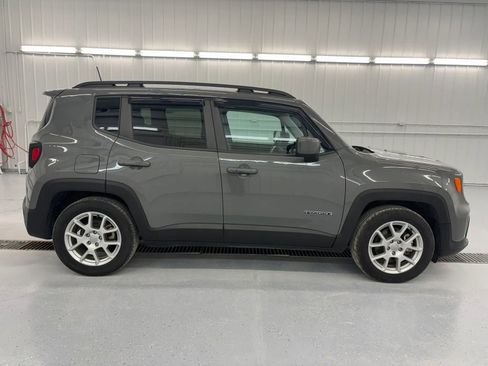 Used 2021 Jeep Renegade Latitude image 2