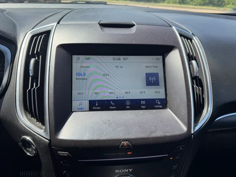 Used 2017 Ford Edge Titanium w/ Technology Package FWD image 10