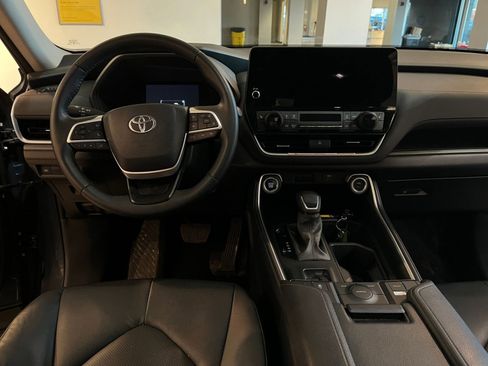 Used 2025 Toyota Grand Highlander FWD image 36