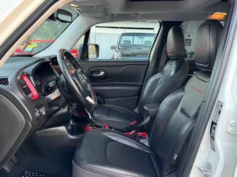 Used 2017 Jeep Renegade Trailhawk w/ Premium Trailhawk Package AWD/4WD image 25