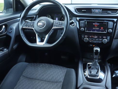Used 2018 Nissan Rogue SV FWD image 23