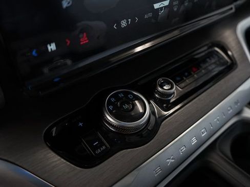 Used 2026 Ford Expedition Platinum w/ Driver's Package image 23