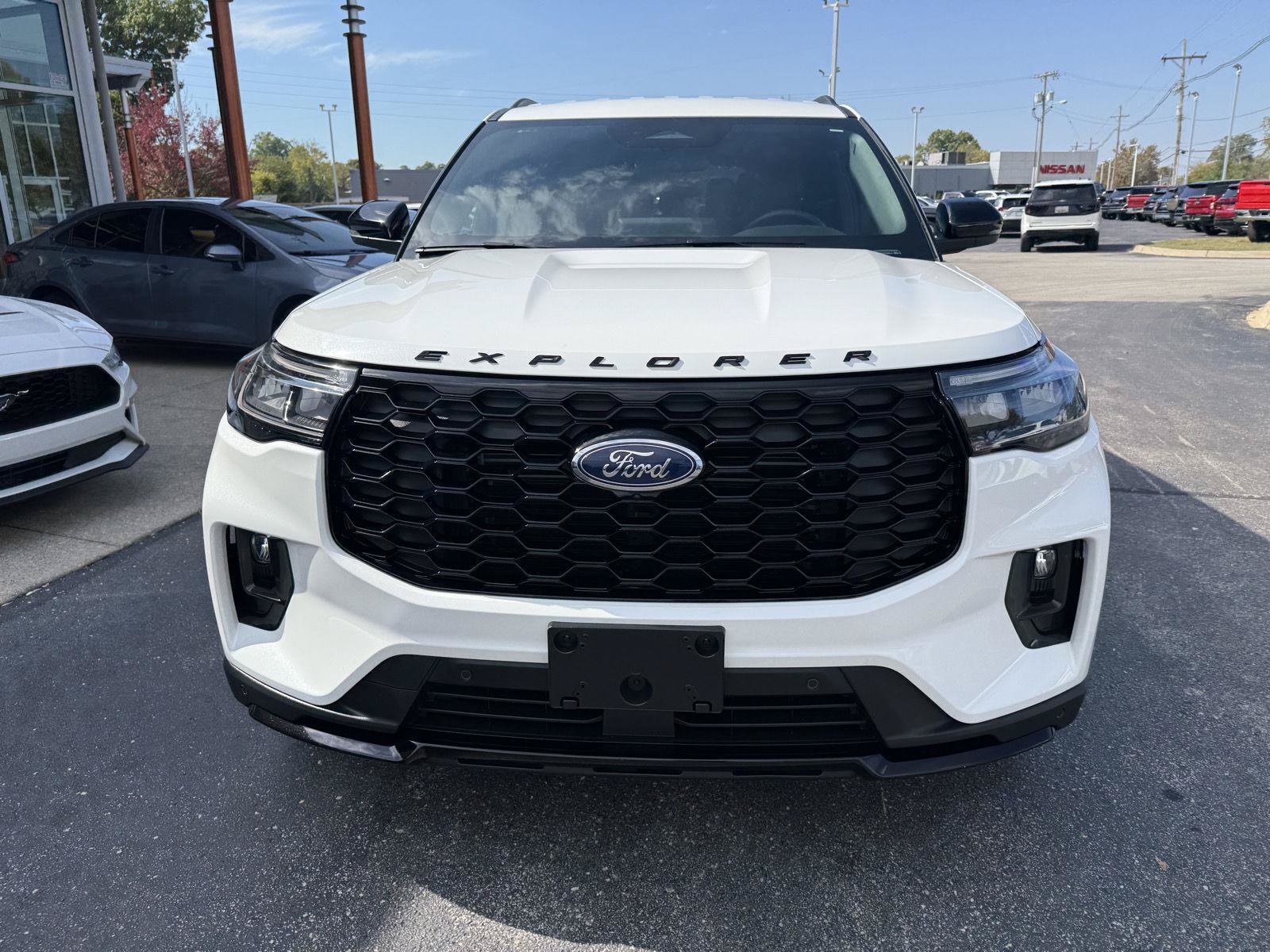 Used 2025 Ford Explorer ST-Line w/ ST-Line Street Pack AWD/4WD image 4