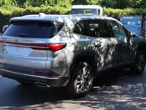 New 2025 Buick Enclave Preferred FWD image 7