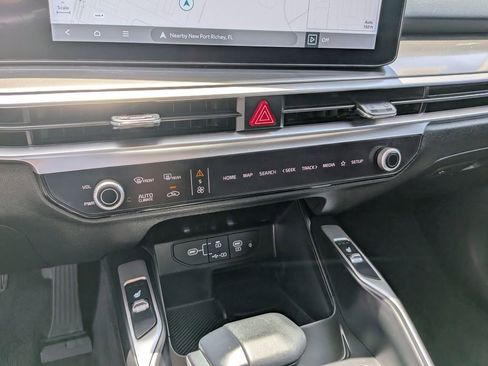 Certified 2025 Kia Sorento S FWD image 26