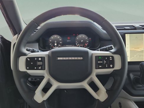 Used 2025 Land Rover Defender 90 S image 22