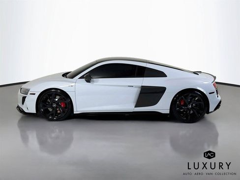 Used 2021 Audi R8 V10 w/ Premium Package RWD image 9