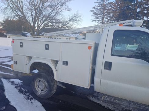 Used 2015 Ford F250 XL w/ XL Value Package image 4