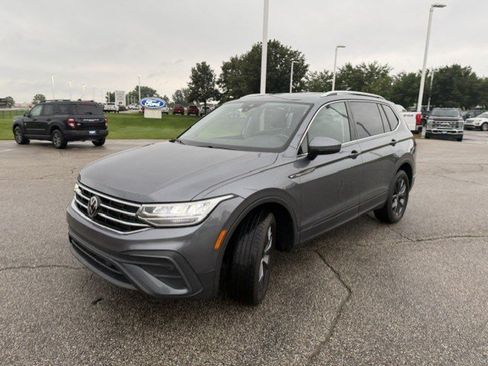 Used 2022 Volkswagen Tiguan SE AWD/4WD image 3