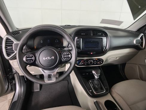 Used 2023 Kia Soul LX w/ LX Technology Package image 7