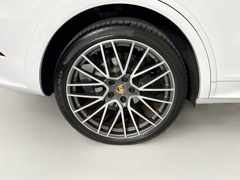 Used 2023 Porsche Cayenne Coupe AWD/4WD image 33