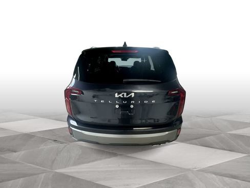 Used 2025 Kia Telluride S FWD image 7