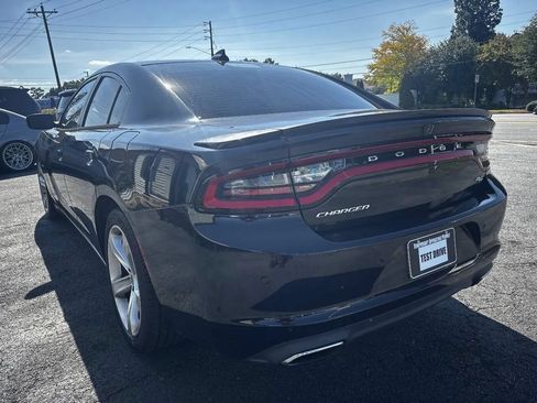 Used 2018 Dodge Charger R/T w/ Driver Confidence Group RWD image 5